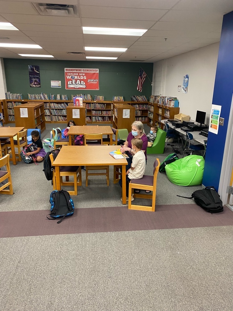 Mrs.Propst helps students in the library.