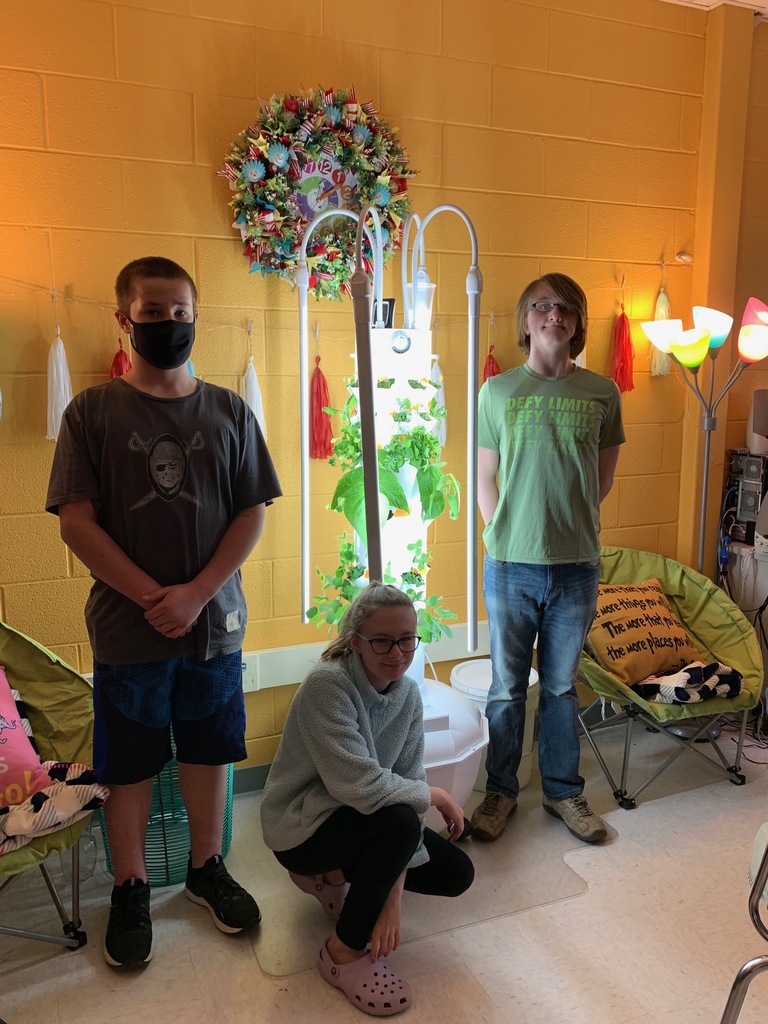 6th grade students with hydroponic garden