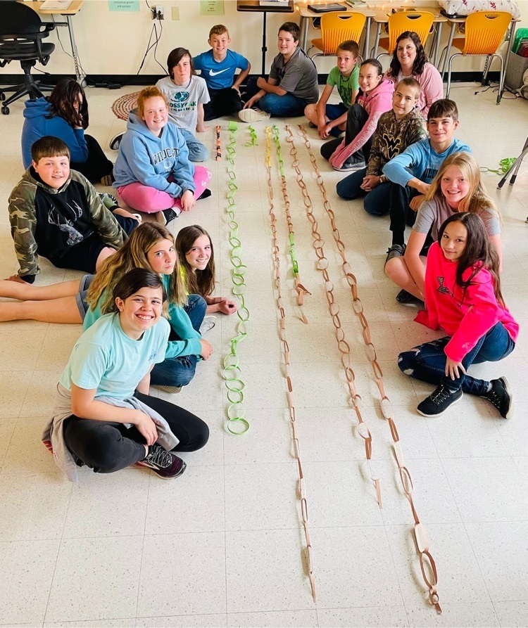 6th graders on floor with paper chains